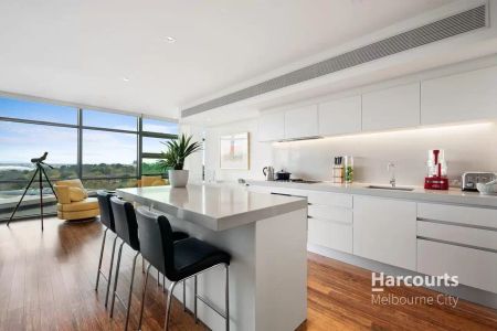 Spacious Apartment In Arts Precinct - Photo 3