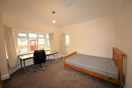 4 bedroom maisonette to rent - Photo 2