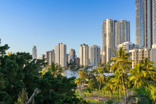 Stylish, Fully-Furnished Apartment in the Heart of Surfers Paradise - Photo 1