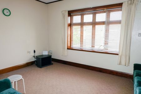 CHARMING 3 BEDROOM HOME - Photo 2