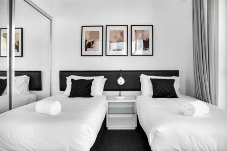 Available 2 - 8 weeks Only, Fully Furnished, Bills Included - Photo 5