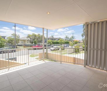 Stylish & Spacious 3-Level Townhouse in Prime Carina Location - Photo 6