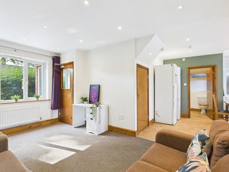 6 bedroom terraced house to rent - Photo 3