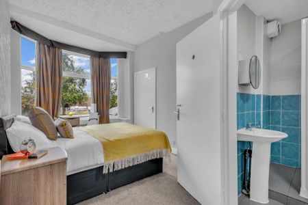 2 bedroom flat to rent - Photo 4