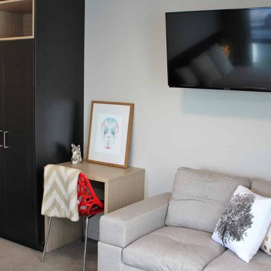 Spacious and Modern 1-Bedroom Apartment in Papatoetoe - Photo 1