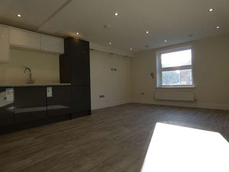 Trafalgar Court, Aldershot, GU11 - Photo 4