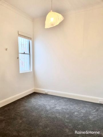 Stylish Contemporary Two-Bedroom Semi in Prime Location - Photo 3