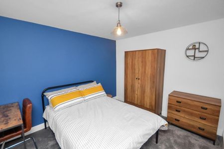 6 bedroom terraced house to rent - Photo 2