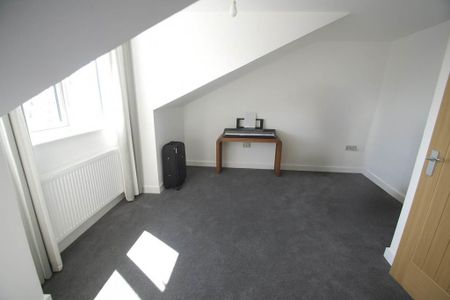 4 bedroom terraced house to rent - Photo 3