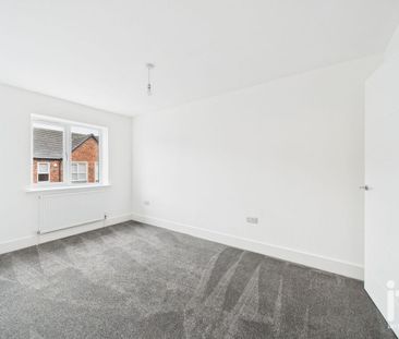 3 bedroom mews to rent - Photo 4