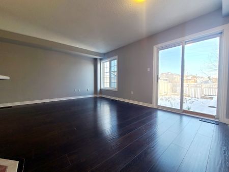 For Lease - 99 Snedden Avenue, Aurora, Ontario - Photo 4