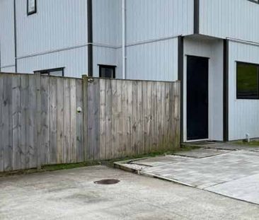 Modern 3 Bedroom Home in Prime Papakura Location - Photo 2