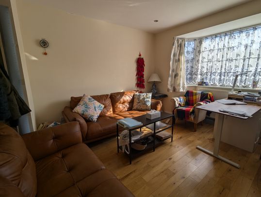 Hillcross Avenue Room 2 - Photo 1