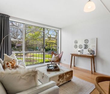 Sunny renovated 2bed apartmt - carport&whiteware - Photo 5