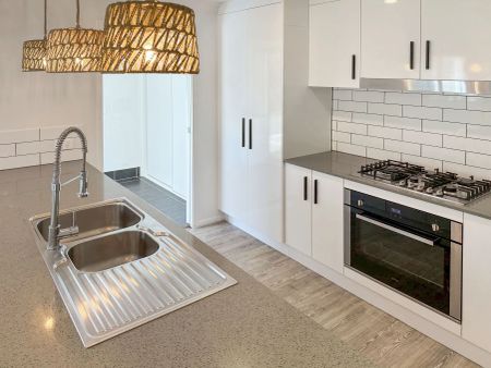Stunning & Stylish Home - Photo 5