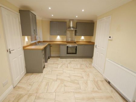 3 bedroom semi-detached house to rent - Photo 3