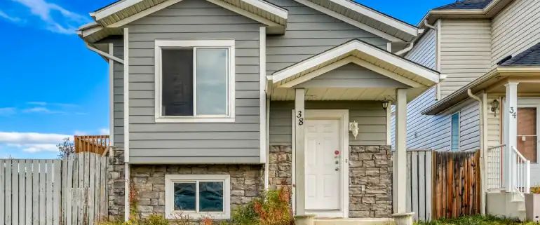 Spacious 2-Bed Main Floor Unit – Saddle Ridge NE | 38 Saddlemead Way Northeast, Calgary - Photo 1