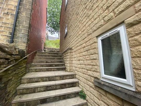 Victoria Court, Longwood, Huddersfield, HD3 4UB - Photo 1