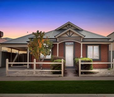 6 Woodruff Place Caroline Springs VIC - Photo 2