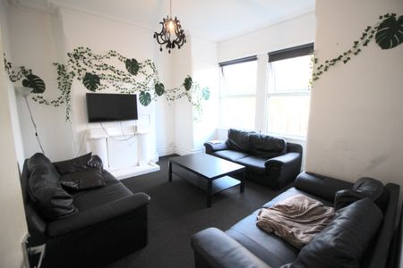 9 Bed - 213 Belle Vue Road, Woodhouse, Leeds - LS3 1HG - Student - Photo 3