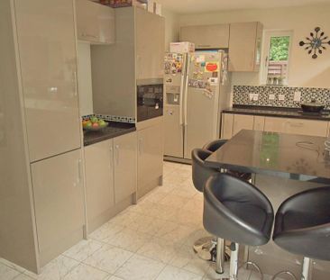 4 bedroom detached house to rent - Photo 6
