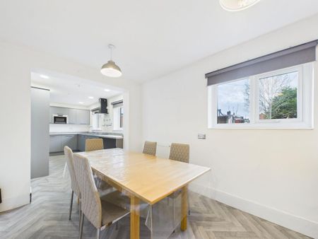 3 bedroom semi-detached bungalow to rent - Photo 4