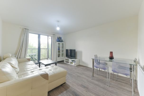 2 Bed Flat, Warburg Court, NW9 - Photo 1