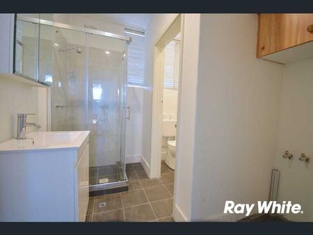 Three bedroom house close to all amenities - Photo 5