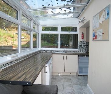 4 bedroom terraced house to rent - Photo 2