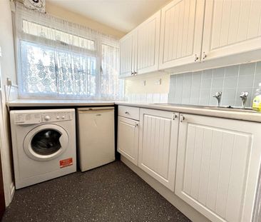 Studio To Let - Photo 2