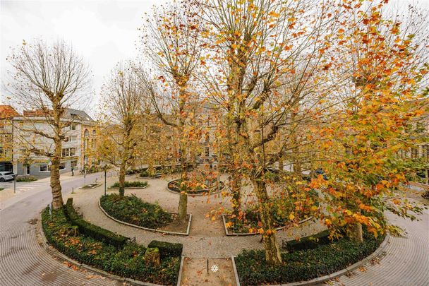 Knap gerenoveerd appartement op het Regentieplein in Sint-Niklaas - Photo 1