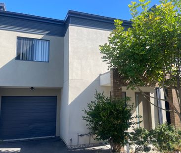 FOUR BEDROOM TOWNHOUSE - Photo 5
