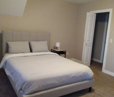 Beautiful stacked furnished townhouse in Copperfield, SE Calgary — ... - Photo 1
