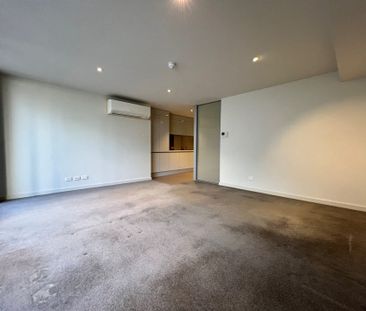 Spacious and Modern Apartment in Perfect Location! - Photo 3