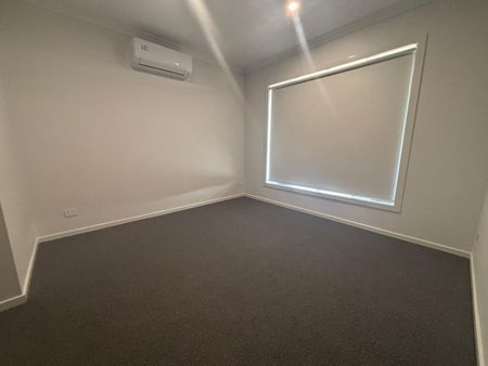 Spacious 3-Bedroom Home with 2 Bathrooms and Secure Garage Available for Lease - Photo 3