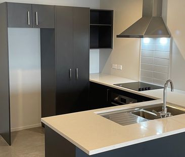 Modern, well kept two bedroom apartment - Photo 4