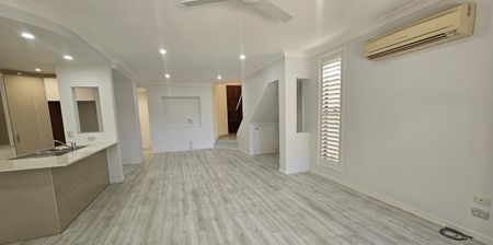 Spacious Executive Townhouse with Uninterrupted Lake Views - Photo 3