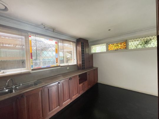 3 Bedroom Home with plenty of Character ! - Photo 1