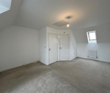 4 bedroom semi-detached house to rent - Photo 2