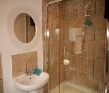 2 bedroom end of terrace house to rent - Photo 6