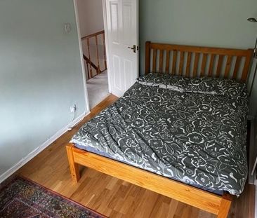 Queensdown Gardens, Knowle - Photo 3