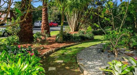 4 B/R, large family home, Long Bay College zone - Photo 3