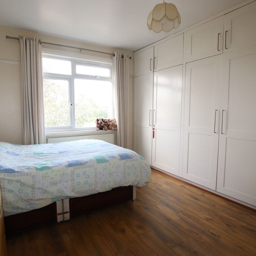 3 Bed Semi-Detached House, Weybridge Road, CR7 - Photo 1