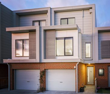 Modern 3-Bedroom Home with Self-Contained Ground Floor – Walk to Ya... - Photo 3