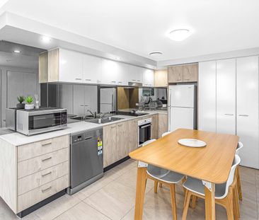 Fully Renovated, Furnished 2-Bedroom Apartment in the Heart of Surfers Paradise - Photo 6