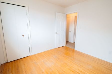 **ALL INCLUSIVE** 3 BEDROOM MAIN UNIT IN ST. CATHARINES!! - Photo 4