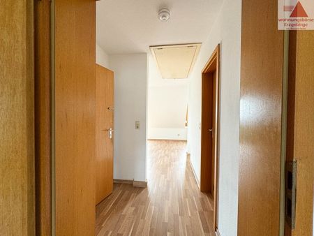 Dachgeschosswohnung im Herzog-Georg-Ring mit Stellplatz zu vermieten! - Photo 2