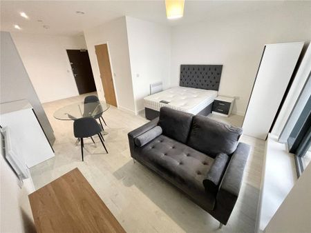 Studio to rent - Photo 2