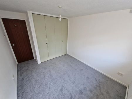 1 bedroom ground floor flat to rent - Photo 4