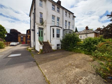 1 bedroom Flat in St. Lukes Road, Maidenhead - Photo 5